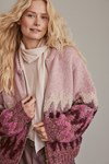 Breipatroon damesvest met boucle zigzagpatroon van andere kant