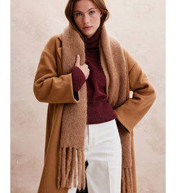 Sjaal met brede franjes gemaakt van Boeken Phildar