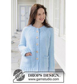 Blue Bliss Cardigan gemaakt van Drops Snow - Eskimo