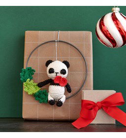 Panda met hulstblaadjes gemaakt van Rico Ricorumi Twinkly Twinkly