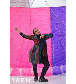 Verticaal en diagonaal gestreepte jas gemaakt van Scheepjes metropolis