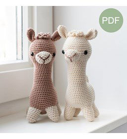 Knuffelbeesje alpaca gemaakt van Scheepjes Catona 25 en 10 gram