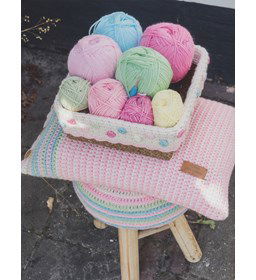 Kussen gemaakt van Scheepjes Stone Wash XL en XL Minerals