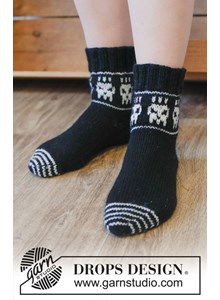 Skeleton Steps Socks