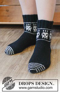 Skeleton Steps Socks