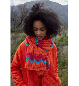 Sjaal met zigzagpatroon gemaakt van Lang Yarns Wooladdicts Glory