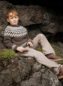 kindertrui met ronde pas gebreid in jaquardpatroon