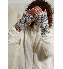 Polswarmers met ajourpatroon gemaakt van Breinaalden