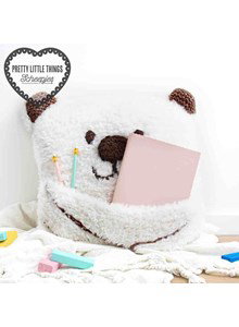 IJsbeerkussen Knitted Bear Book Cushion wit