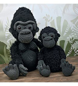 Gorilla George met jong gemaakt van Durable Teddy