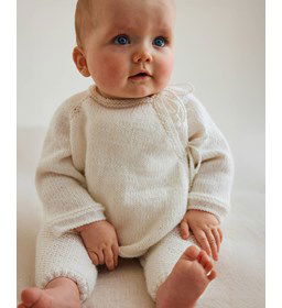 Wikkelvestje met strikkoordjes gemaakt van Phildar Phil Caresse