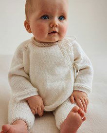 Wikkelvestje met strikkoordjes