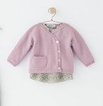 Breipatroon Babyvest met a-symmetrische knoopsluiting