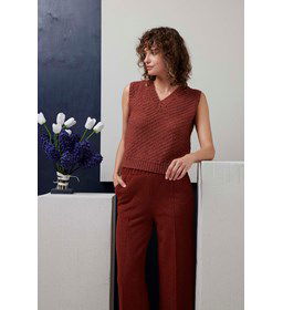 Korte spencer Karla met V-hals gemaakt van Lang Yarns Vaya