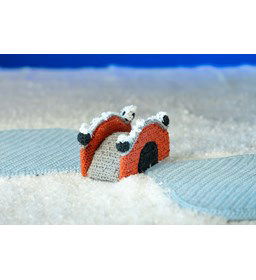 Ronde brug mer ijsvijver gemaakt van Boeken poppen en dieren