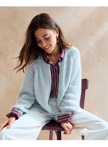 Damesvest in fantasiepatroon