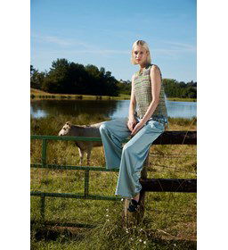 Mouwloos damestruitje met ronde hals gemaakt van Lang Yarns Artsy