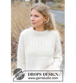 Damestrui met ribbelstekenpatroon verwerkt in bovenpas gemaakt van Drops Nord