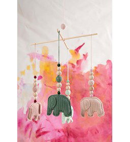 Mobiel olifant gemaakt van Lang Yarns Baby Cotton