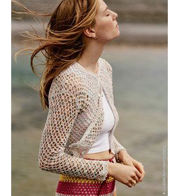 Open gehaakt damesvest met knoopsluiting gemaakt van Lana Grossa Alessia