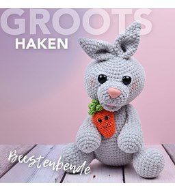 Konijn met vriendelijk worteltje gemaakt van Scheepjes Catona 25 en 10 gram