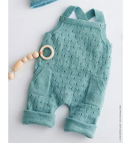 Tuinbroekje met gekruiste schouderbanden gemaakt van Lana Grossa Cool Wool Baby