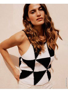 Top met gehaakte driehoeken