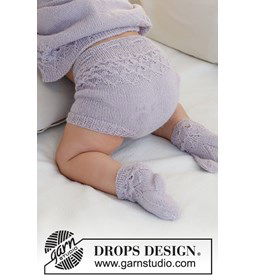 Korte babybroek met kantpatroon gemaakt van Drops Alpaca