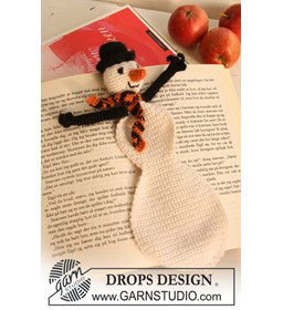 Gehaakte sneeuwpop boekenlegger gemaakt van Drops Alpaca