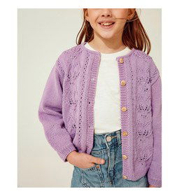 Meisjesvest met bladvormig ajour- en kabelpatroon gemaakt van Phildar Phil Ecocoton