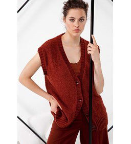 Mouwloze damesvest met knoopsluiting gemaakt van Lang Yarns Regina