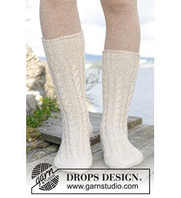 Damessokken met kabels gemaakt van Drops Karisma