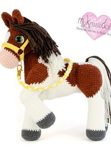 tweekleurige pony Bontfire met roze snuit