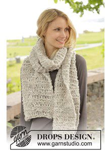 Gebreide sjaal in ribbelst met gevallen st van 3 draden Alpaca Boucl