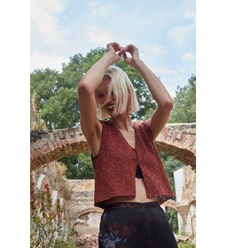 Mouwloos damesvestje Wander Off gemaakt van knopen