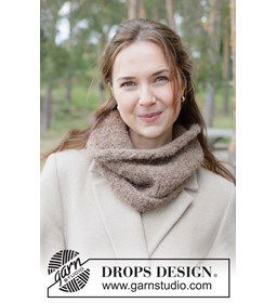 Zachte gebreide col van fluffy alpaca garen gemaakt van Drops Brushed Alpaca Silk