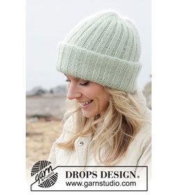 Damesmuts met dubbele rand gemaakt van Drops Kid Silk