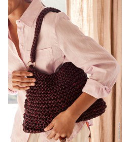 tas in ribbelpatroon gemaakt van Lana Grossa The Loop