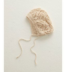 Babymutsje met halskoordje gemaakt van Phildar Phil Rustique