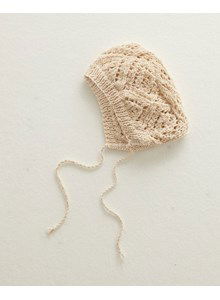 Babymutsje met halskoordje