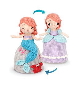 Omkeerbare kleine zeemeermin gemaakt van Scheepjes Catona 25 en 10 gram