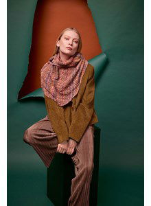 Driehoekige sjaal met fantasiepatroon
