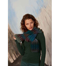 Lange sjaal gemaakt van Lang Yarns Orion