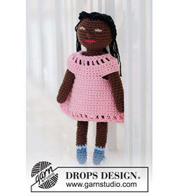 Jurk voor meisjespop gemaakt van knopen