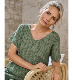 damesshirt met korte mouwen en v-hals gemaakt van Haaknaalden