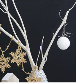 Kerstbal gemaakt van styropor - piepschuim