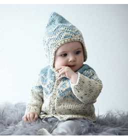 Baby vestje gemaakt van knopen