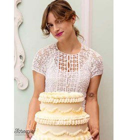 Vestje in fijn gehaakt kantpatroon gemaakt van Scheepjes Maxi Sweet Treat