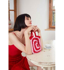 Langyarns tasje Red Velvet Cake gemaakt van Lang Yarns Wooladdicts Sunshine - Sunshine colour