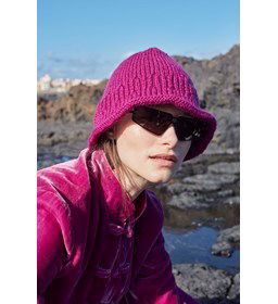 Dameshoedje gemaakt van Lang Yarns Wooladdicts Memory